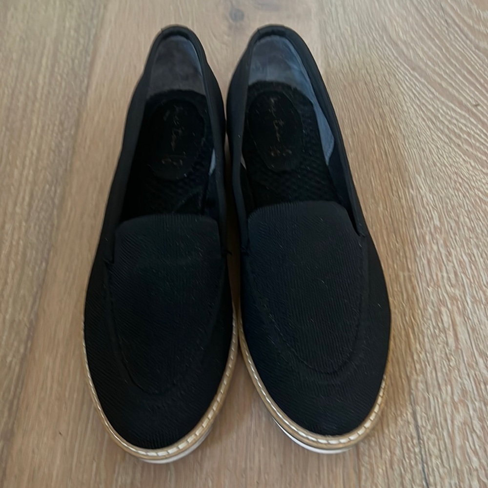 Me Too slip on wedge in black knit